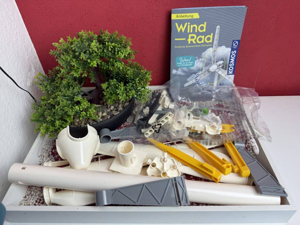 Das befindet sich alles in dem Karton von dem Kosmos Windrad