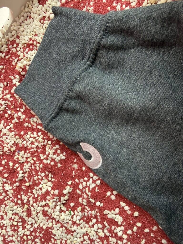 Das Bündchen am Ärmel von dem Gedankentrudel Hoodie