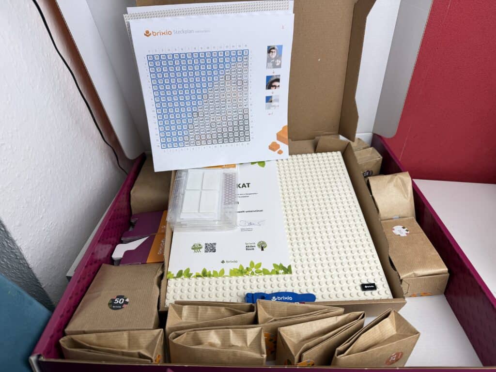 Die Grundplatten sowie die Anleitung von Brixio