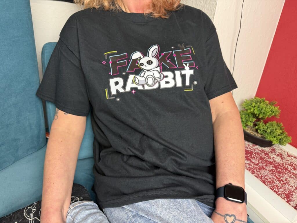 Das Fake Rabbit T-Shirt Turn it up Rabbit