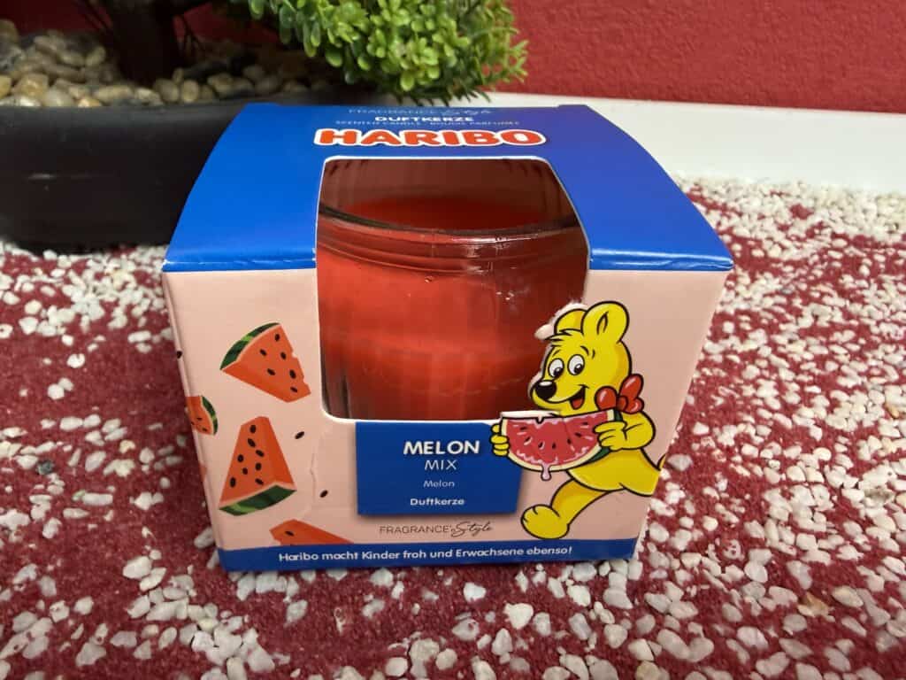 Die CandleVibes Haribo Kerze im Geschenkkarton in der Sorte Melon Mix
