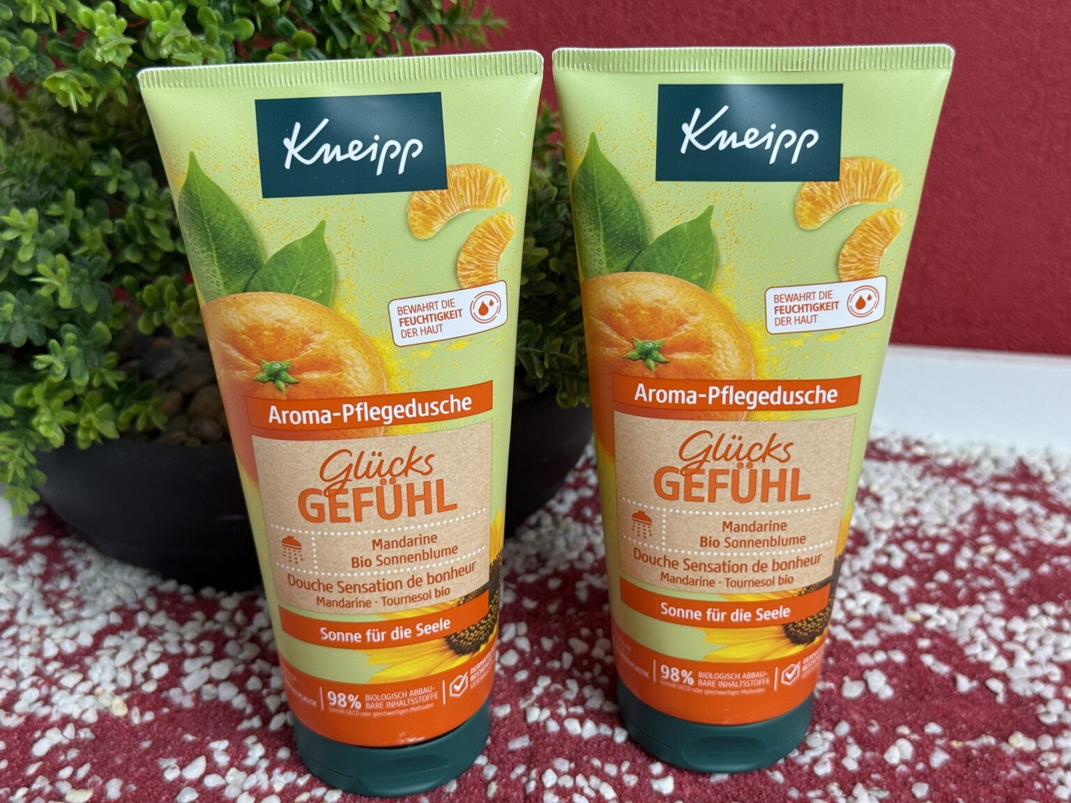 Die Kneipp Aroma-Pflegedusche Glücksgefühl in der Duftrichtung Mandarine & Bio Sonnenblume