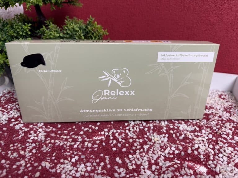 Darin befindet sich die Omni Relexx Schlafmaske