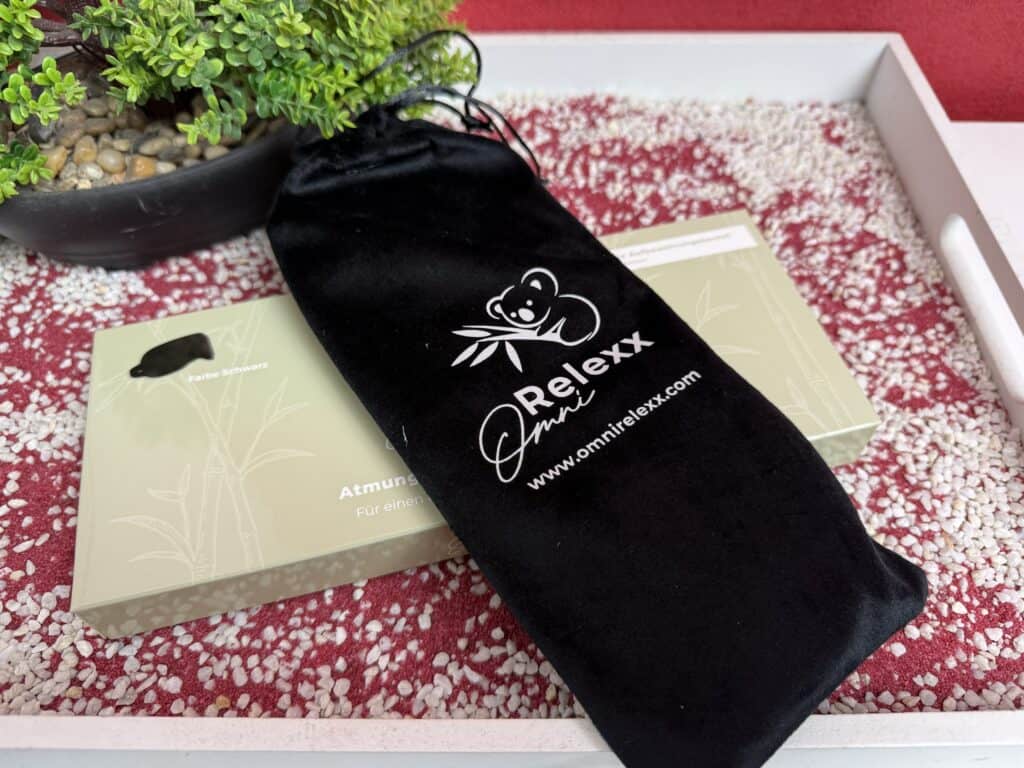Die Omni Relexx Schlafmaske, schick verpackt